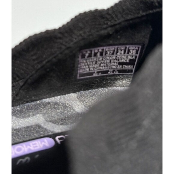 SKECHERS WOMEN’S Classic Fit  w/ air-cooled memory foam Size 7 Black Shoes - Picture 6 of 8